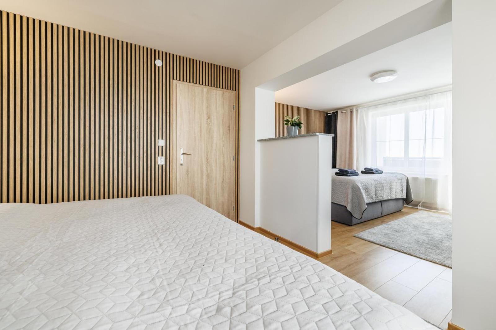 Airport Luxury Apartment & Spa Prag Exterior foto