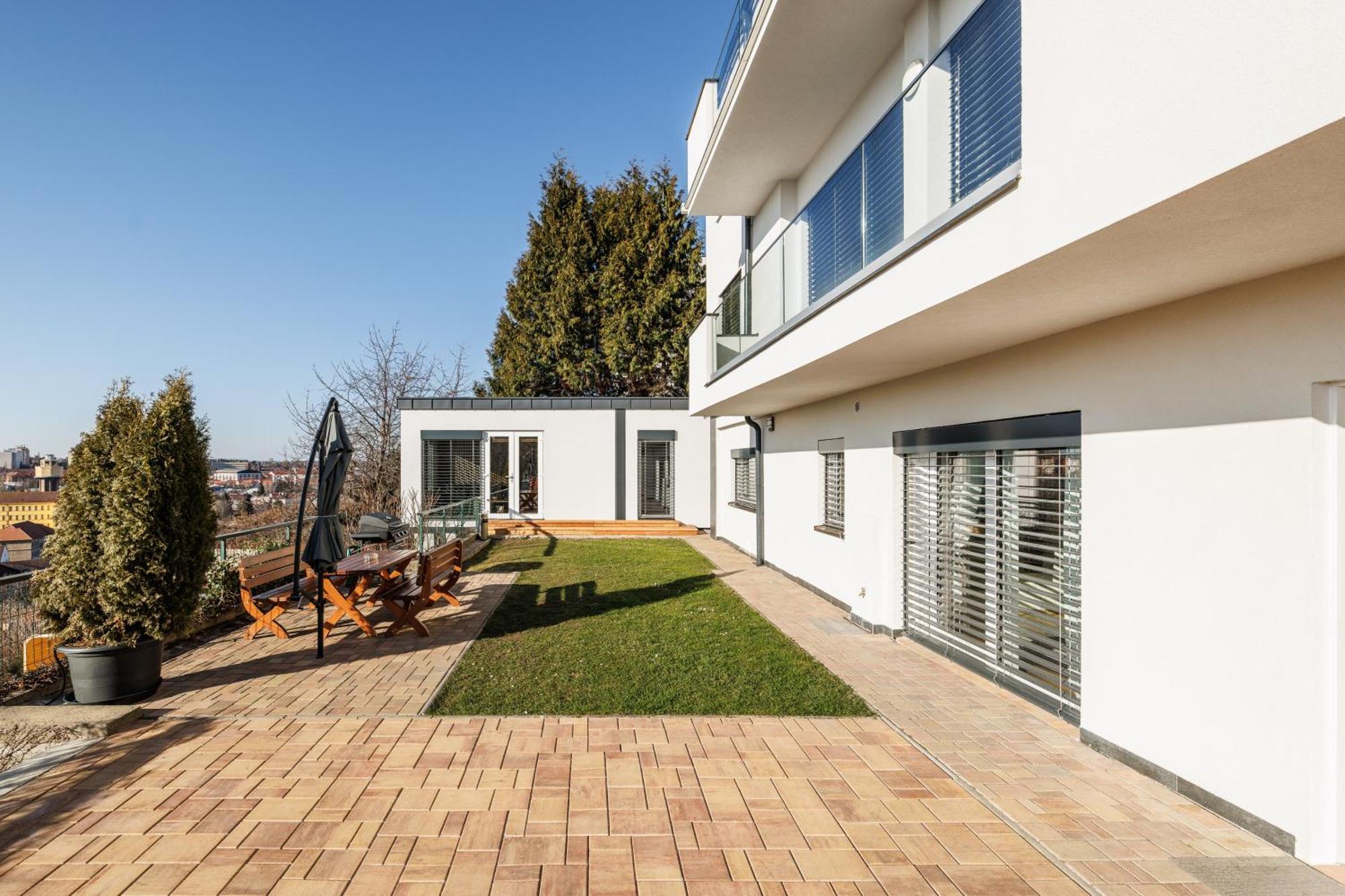 Airport Luxury Apartment & Spa Prag Exterior foto