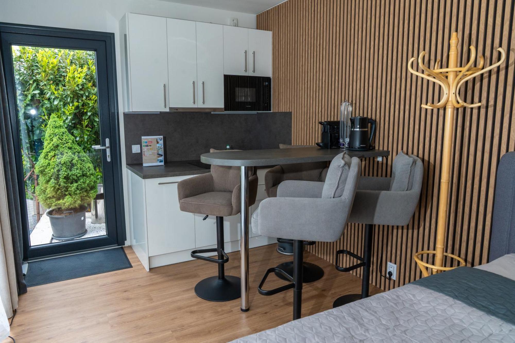 Airport Luxury Apartment & Spa Prag Zimmer foto